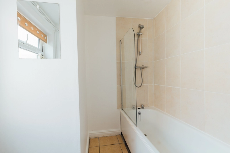 Charles Street West, LN1 1QP - 4 Bed - Thumbnail 4